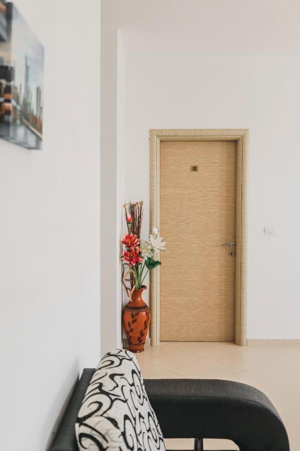 Vila Mario Aparthotel Ксамил Екстериор снимка